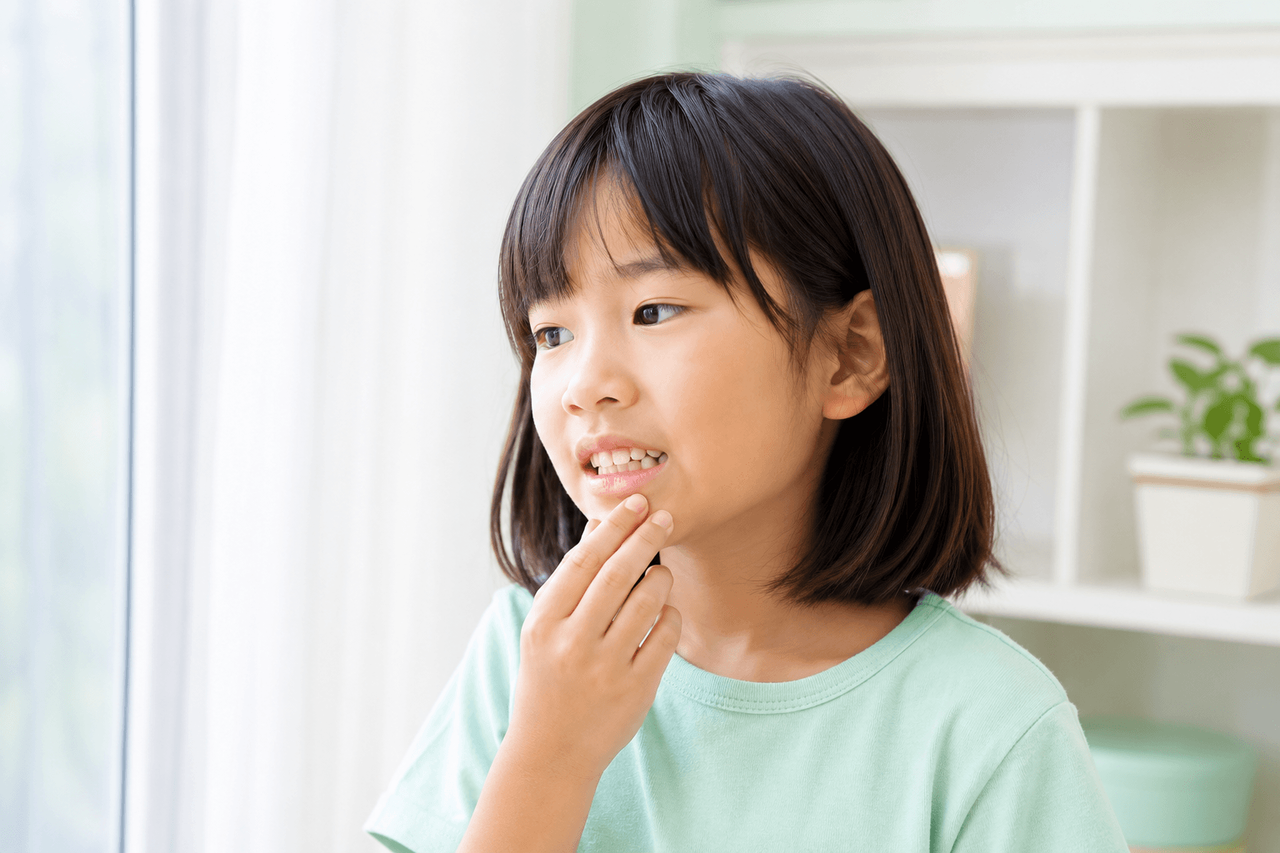 歯並びを気にする女子